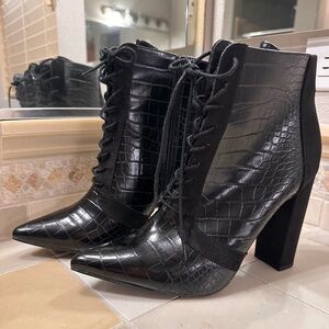 Shoe Dazzle Black Lace-Up Croc Boots